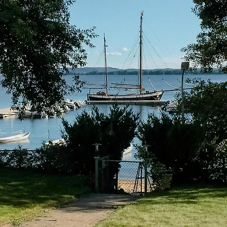 Charming Red House At Sandvika Beach, Sande Feriehus Sande (Vestfold)