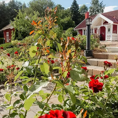 Feriehus Charming Red House At Sandvika Beach, Sande