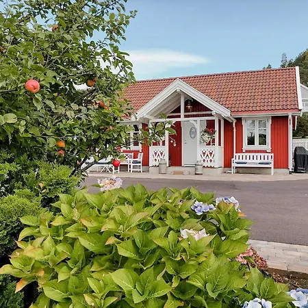 Charming Red House At Sandvika Beach, Sande * Sande (Vestfold)